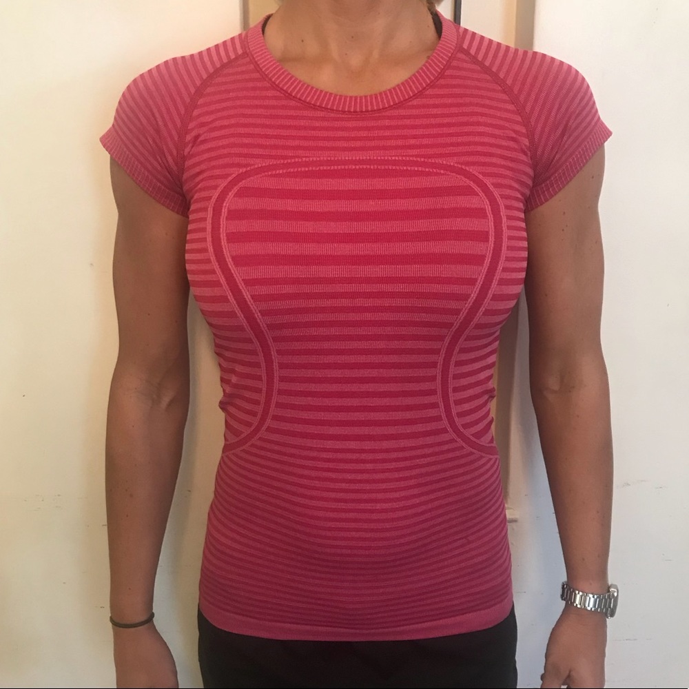 Lululemon Size 4 short sleeve top